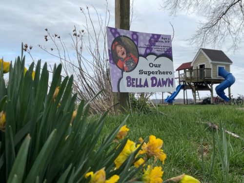 A memorial to Bella Dawn Streeval grows in front of the Kentucky home where she lived.(Joce Sterman, InvestigateTV)