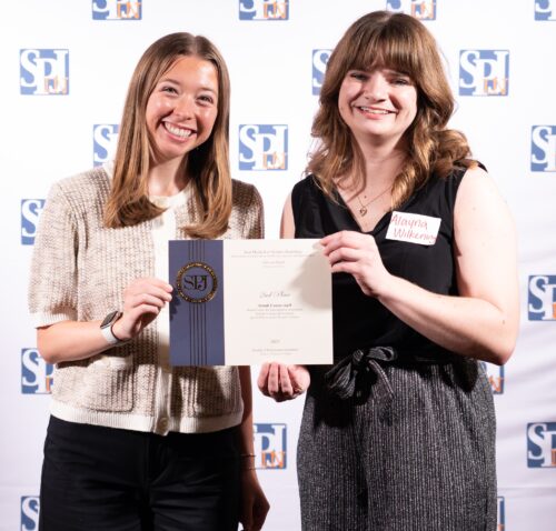 Arnolt Center students Edie Schwarb and Alayna Wilkening at the Indiana Chapter of the Society of Professional Journalists on April 17. (Photo courtesy of Indy SPJ)