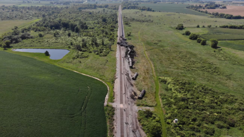 An aerial photo shows the aftermath of an August 2025 hazmat derailment involving more than 20 cars carrying crude oil near Reeseville, Wisconsin.(Dodge County Sheriff's Office)